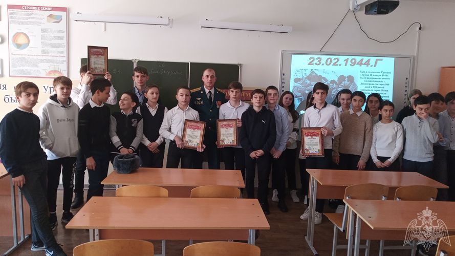 В ГРОЗНОМ В ШКОЛЕ №1 РОСГВАРДИИ ПРОХОДЯТ ТЕМАТИЧЕСКИЕ МЕРОПРИЯТИЯ, ПРИУРОЧЕННЫЕ КО ДНЮ ЗАЩИТНИКА ОТЕЧЕСТВА