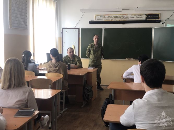 В ГРОЗНОМ В ПРЕДДВЕРИИ ДНЯ РОСГВАРДИИ СОСТОЯЛИСЬ ТЕМАТИЧЕСКИЕ МЕРОПРИЯТИЯ В ВЕДОМСТВЕННОЙ ШКОЛЕ №1