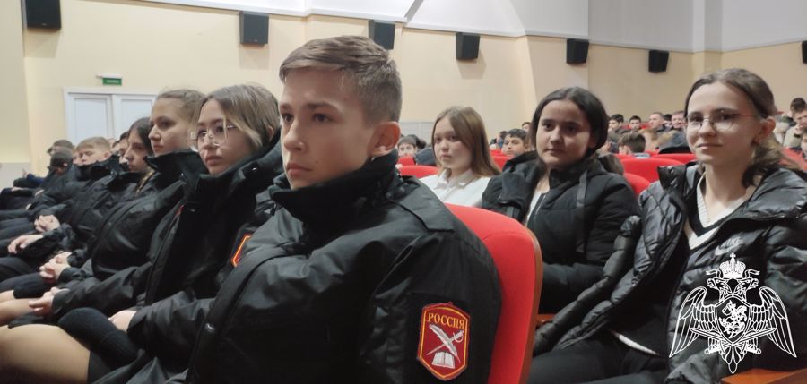Ученикам школы Росгвардии в Грозном рассказали о мерах противодействия терроризму