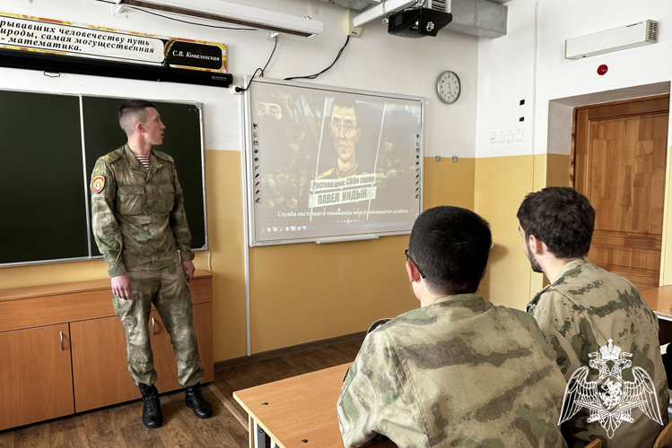  ​ Курсанты Новосибирского военного института Росгвардии провели профориентационное занятие с грозненскими школьниками