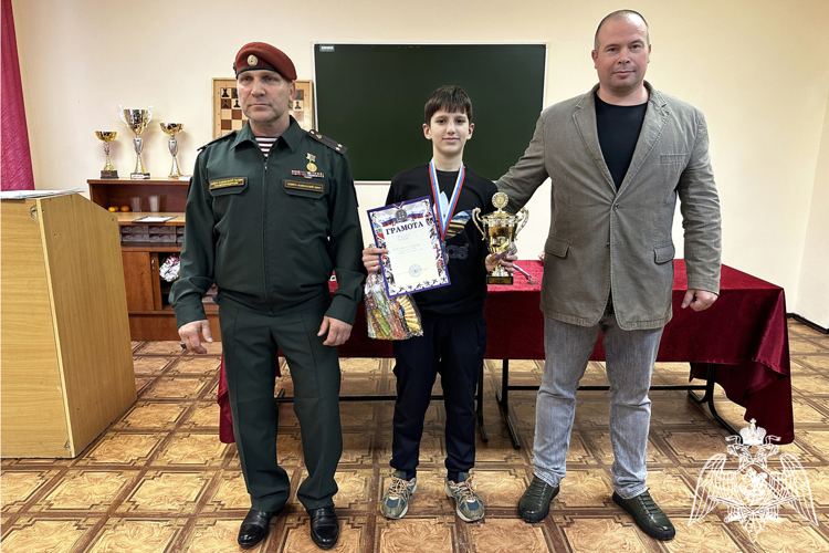 Новогодний шахматный турнир среди учащихся школы Росгвардии состоялся в Грозном 