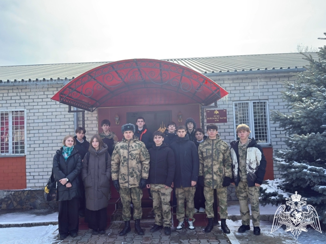 Воинские подразделения открыли свои двери учащимся школы