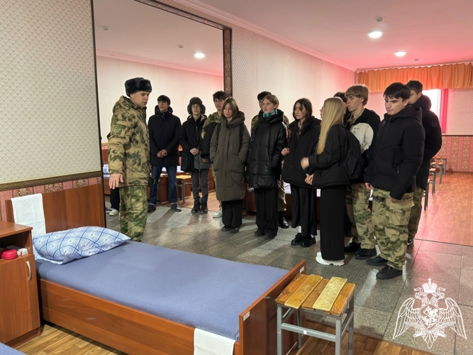 Воинские подразделения открыли свои двери учащимся школы