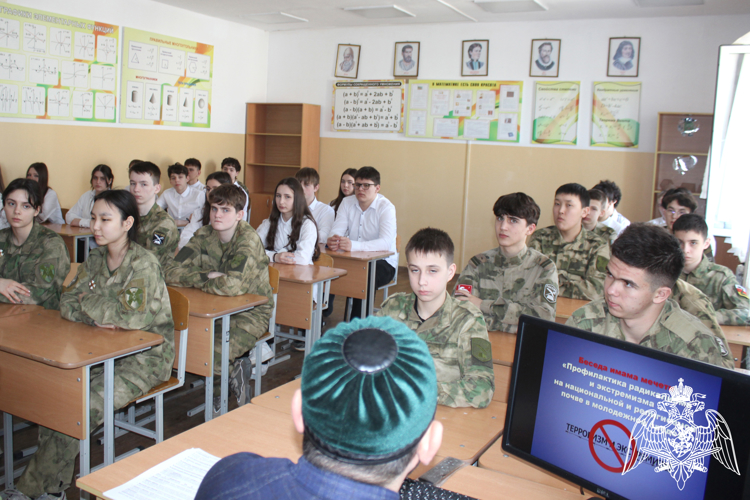 В школе прошла встреча с религиозным деятелем по профилактике экстремизма